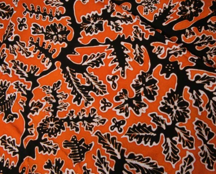 kain batik dekoratif khas cirebon memakai corak