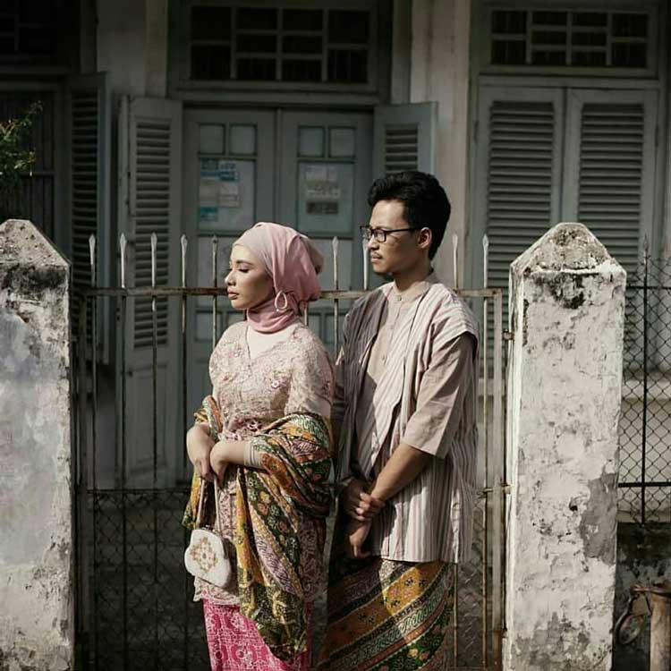 model batik couple family
