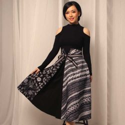 30+ Model Blazer Batik Wanita Modern Lengan Panjang & Pendek