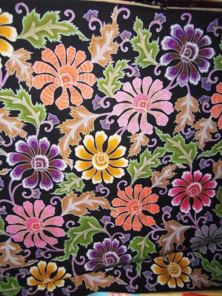 Bunga Raya Lukisan Corak Batik Simple