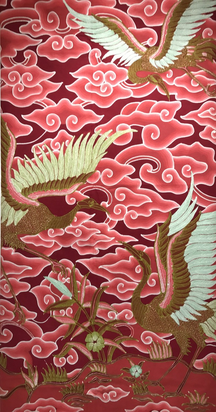 batik cirebon banyak menggunakan motif hias