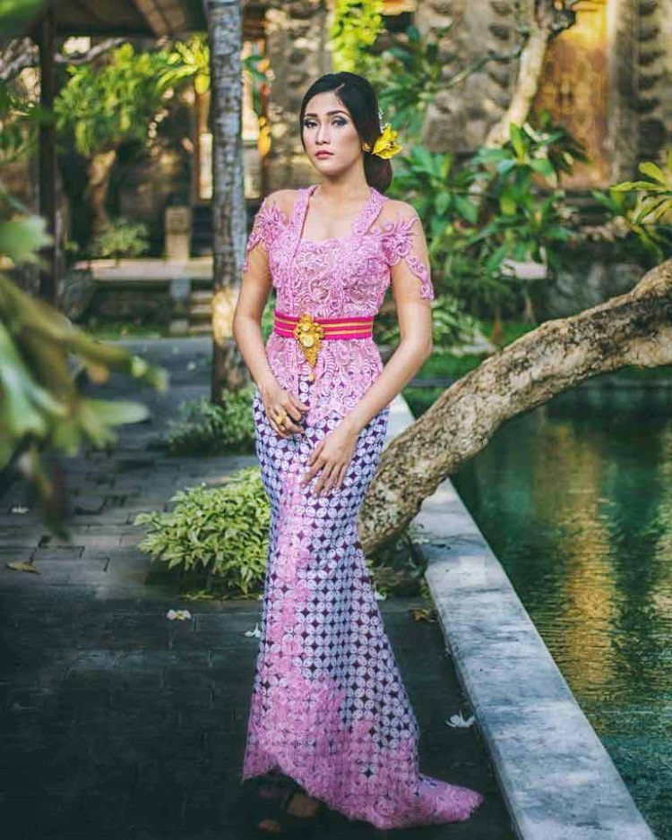 √ 30+ Model Kebaya Bali (MODERN, BROKAT, KOMBINASI, TERBARU)