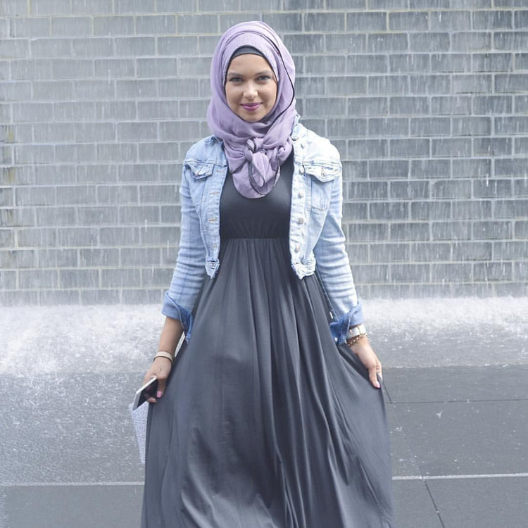 fashion hijab hitam putih casual