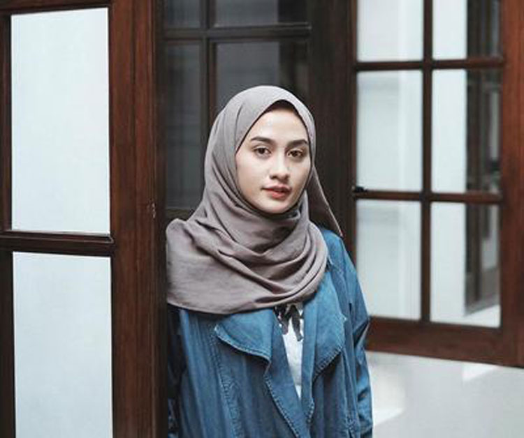 model hijab freelance