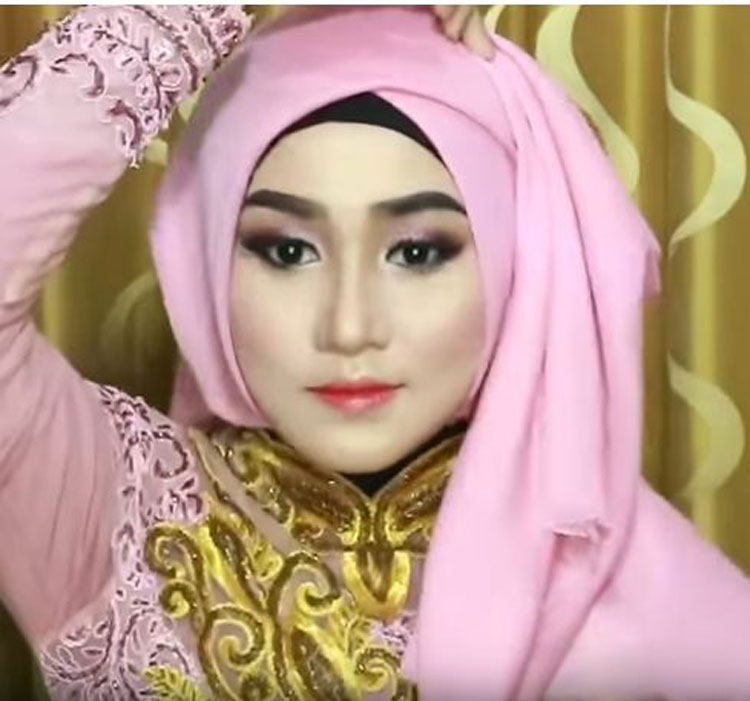tutorial hijab wisuda elegan