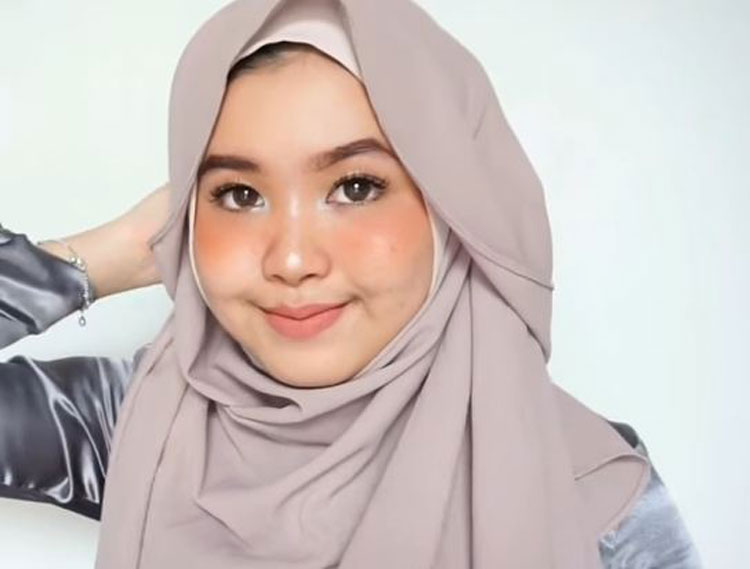 tutorial jilbab wisuda untuk wajah bulat