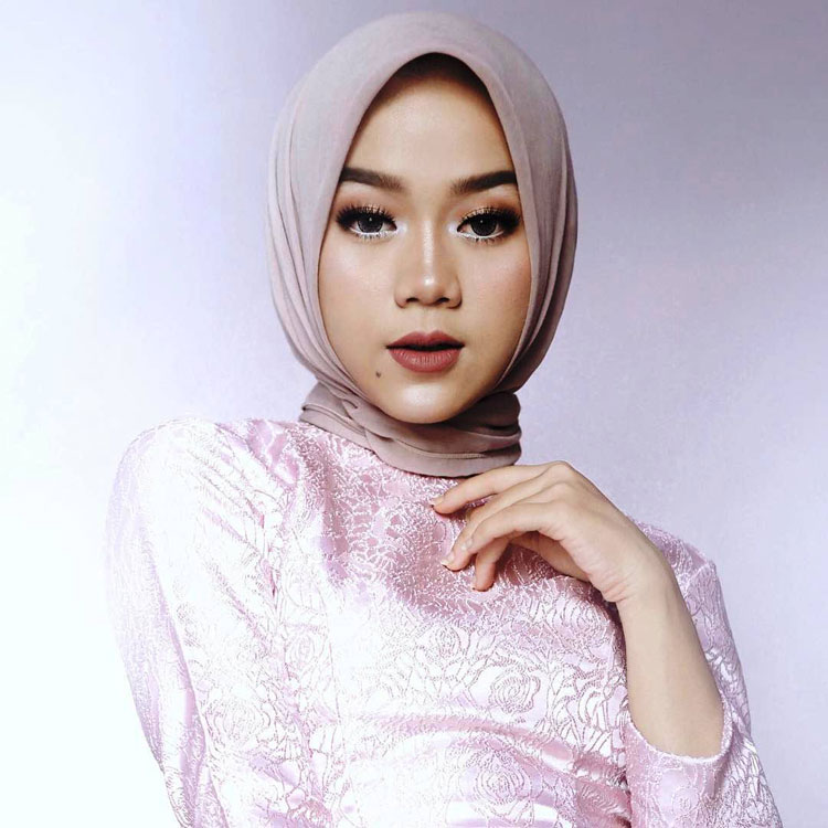Model Hijab Wisuda Segi Empat