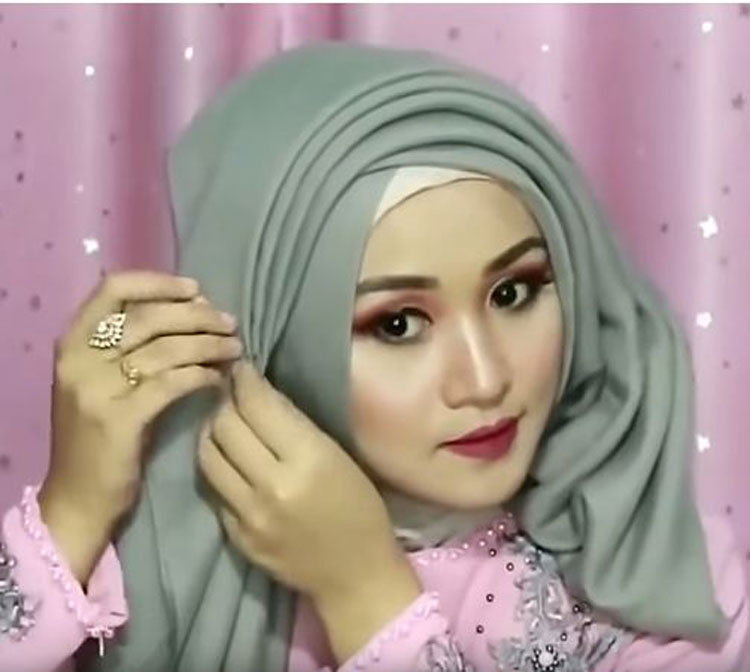 tutorial hijab wisuda kombinasi