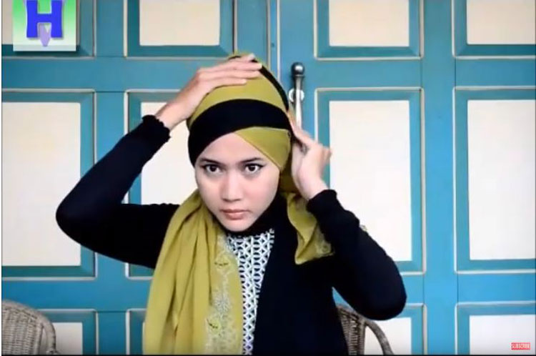tutorial hijab segi empat acara wisuda