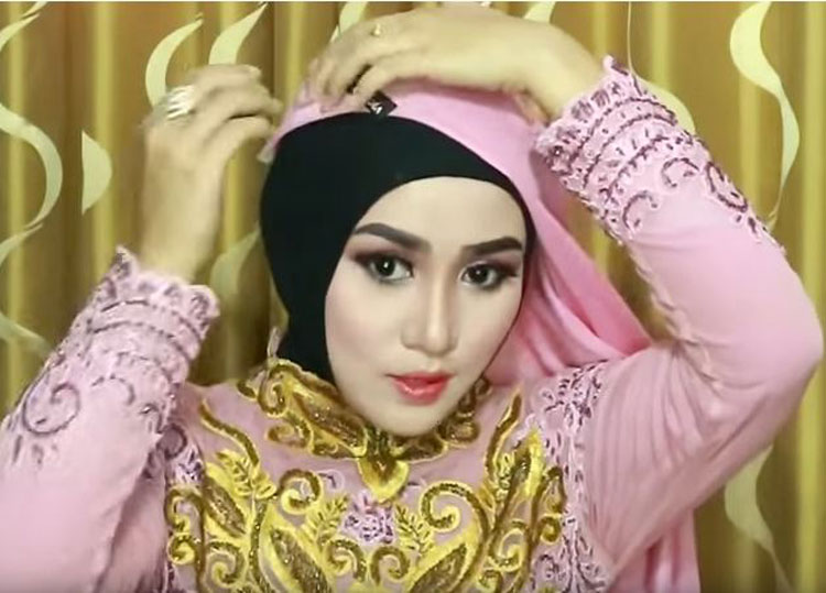 tutorial hijab wisuda glitter