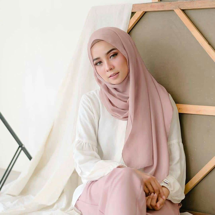 vanilla hijab bentuk scarf