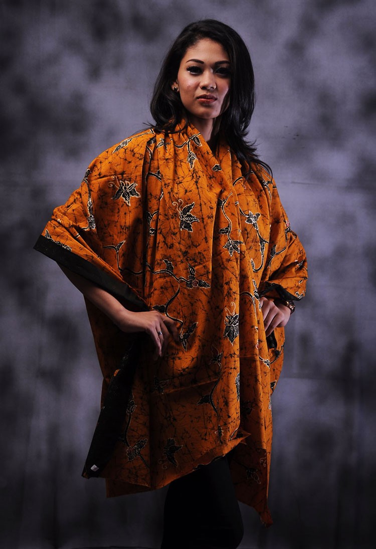 model batik madura wanita