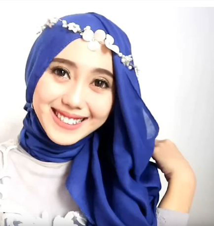 tutorial hijab untuk kebaya wisuda modern