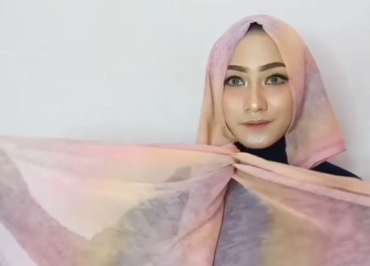 tutorial hijab menggunakan 2 kerudung paris