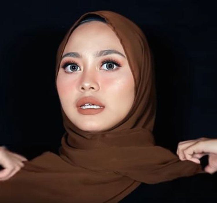 tutorial hijab pashmina yang simple untuk wajah bulat