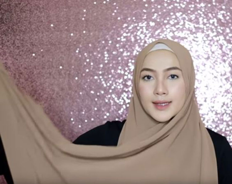 tutorial hijab pashmina untuk kebaya kutubaru