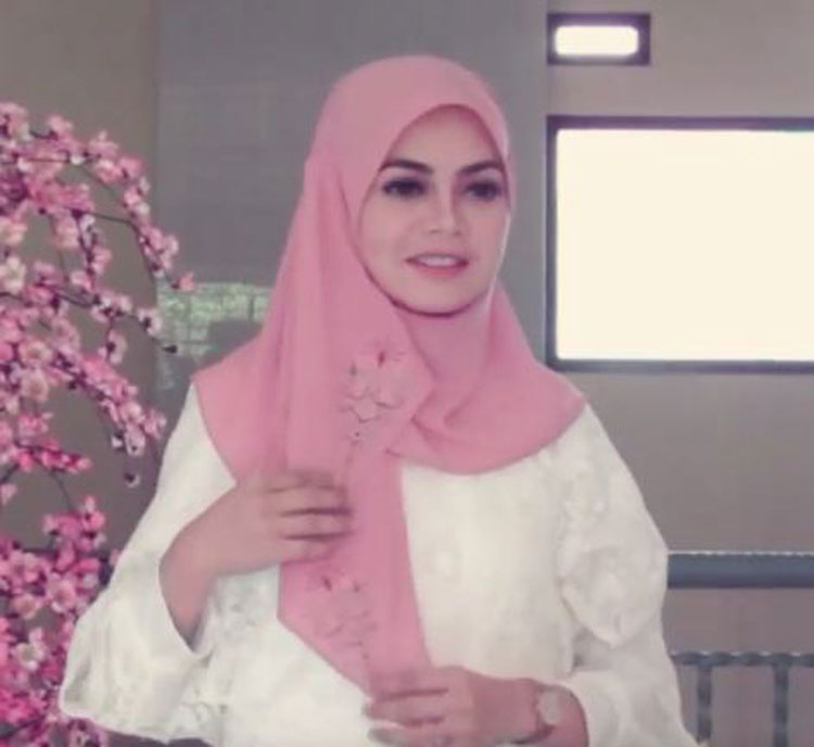 tutorial hijab segiempat lebaran