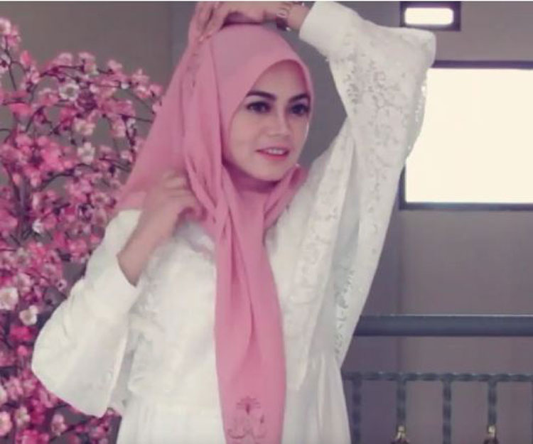 tutorial hijab segiempat kombinasi