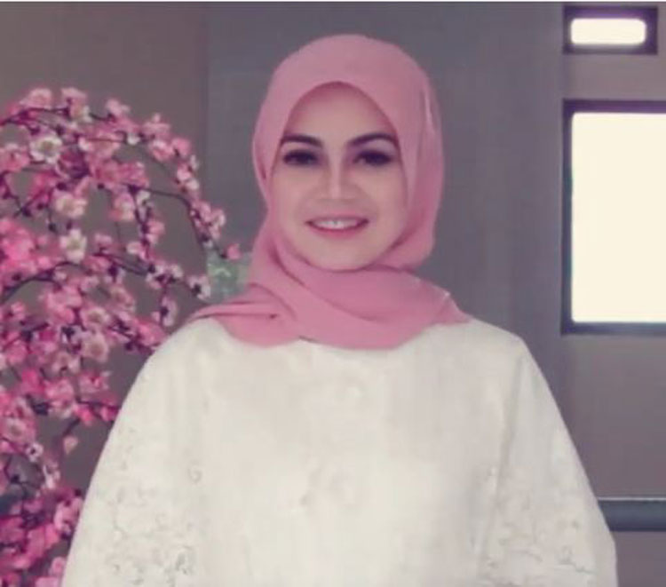 tutorial hijab segiempat kebaya