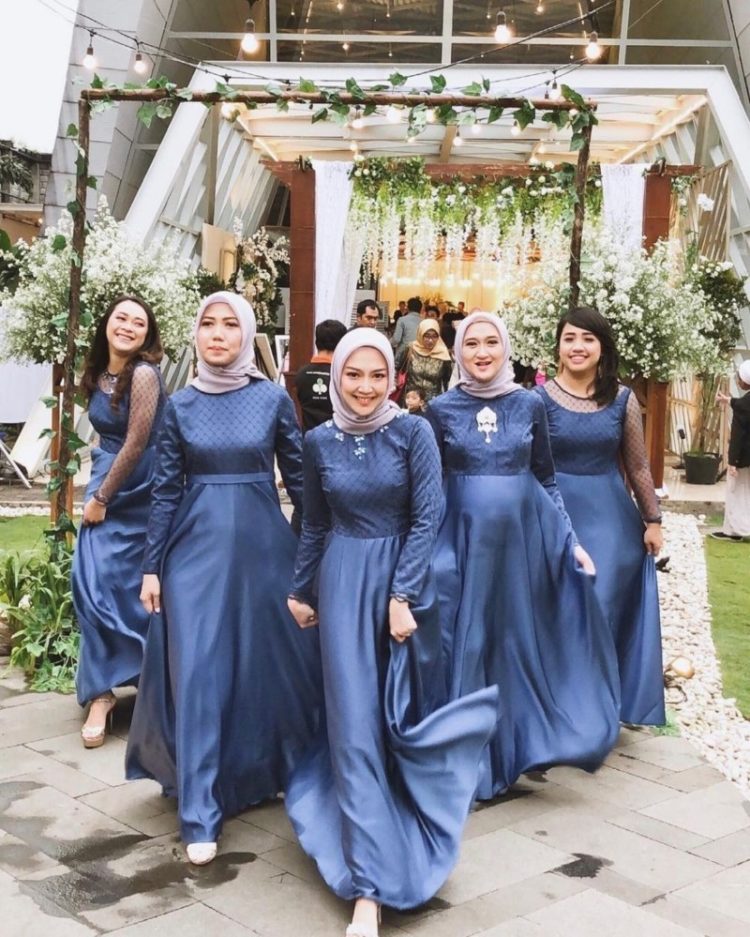Busana baru buat bridesmaid hijab