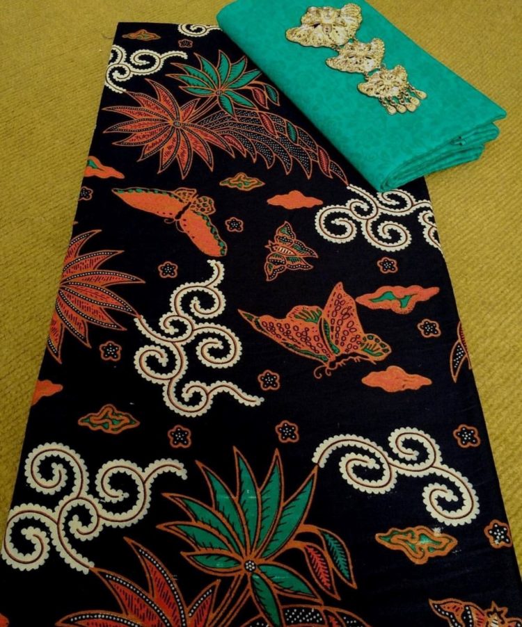 batik kontemporer motif flora