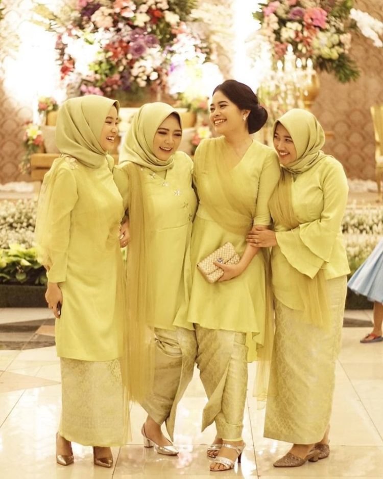 Dandanan bridesmaid campur hijab