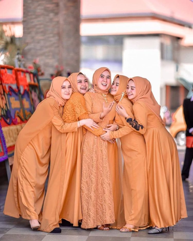 model kebaya bridesmaid hijab 2019