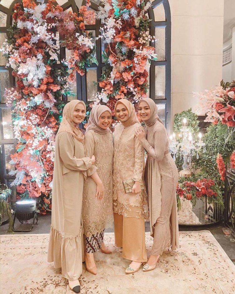 model baju bridesmaid hijab 2018