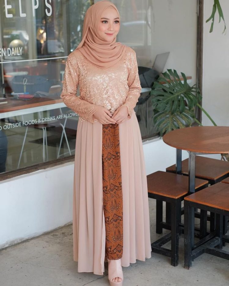 Baju kebaya modern untuk pesta pernikahan hijab