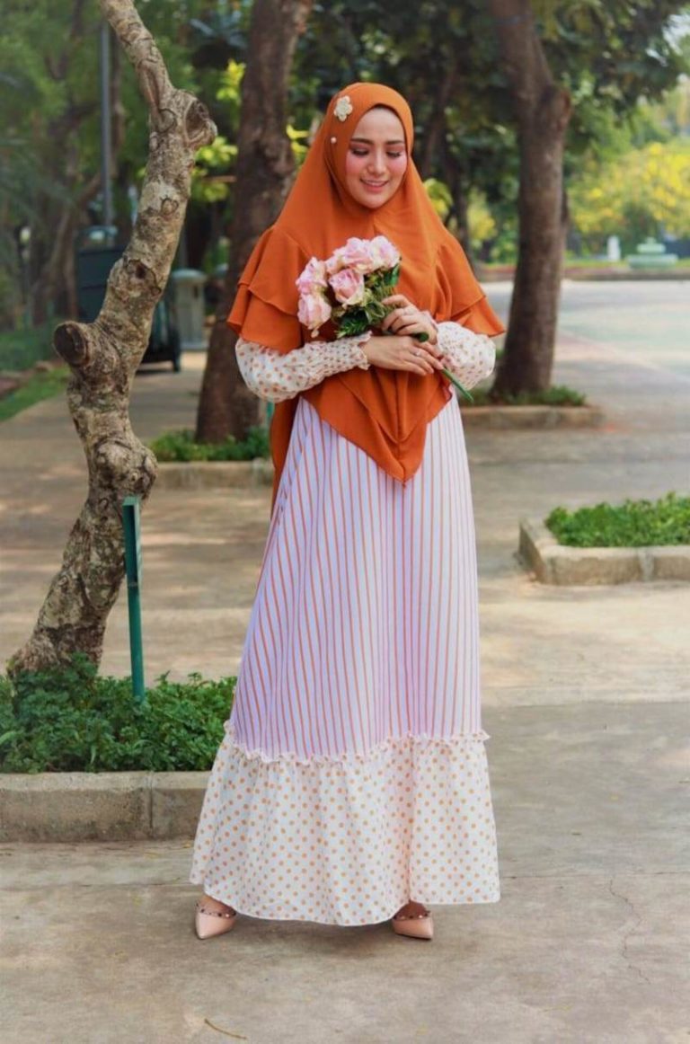 √ 30+ Model Gamis Muslimah Terbaru (MODERN, REMAJA, PESTA)