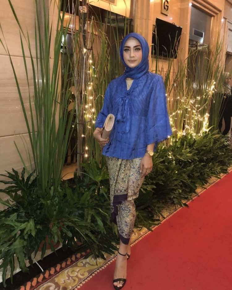 kebaya hijab biru tosca