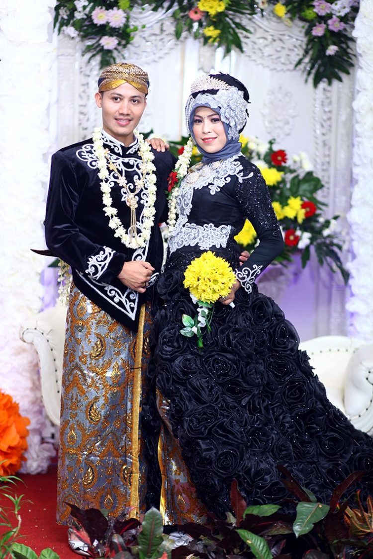kebaya keluarga pengantin muslim