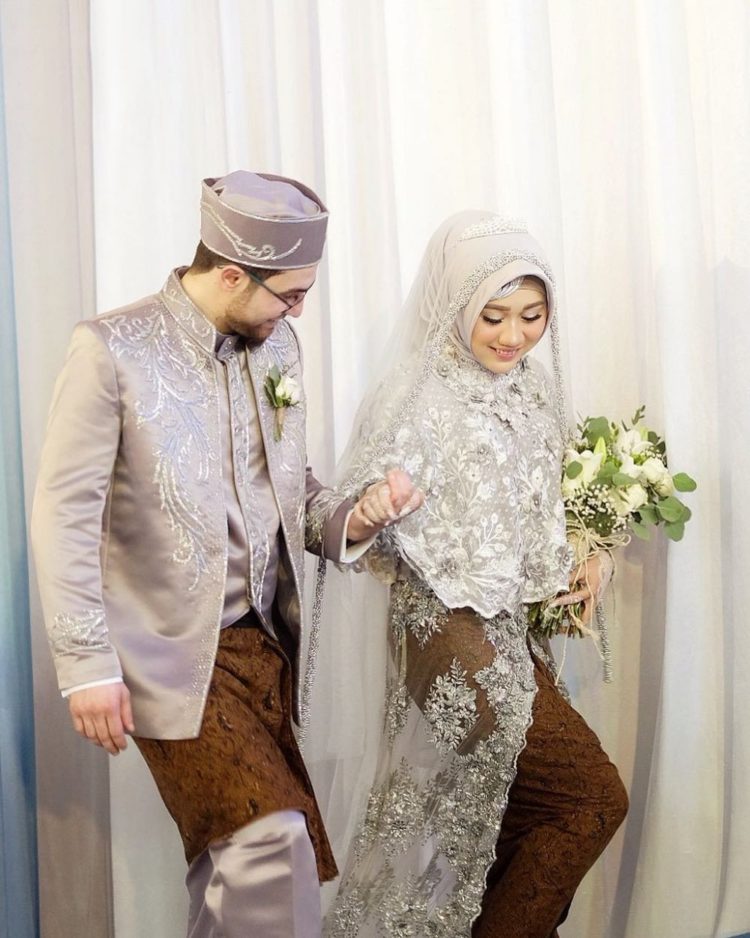 kebaya pengantin muslim modern warna putih