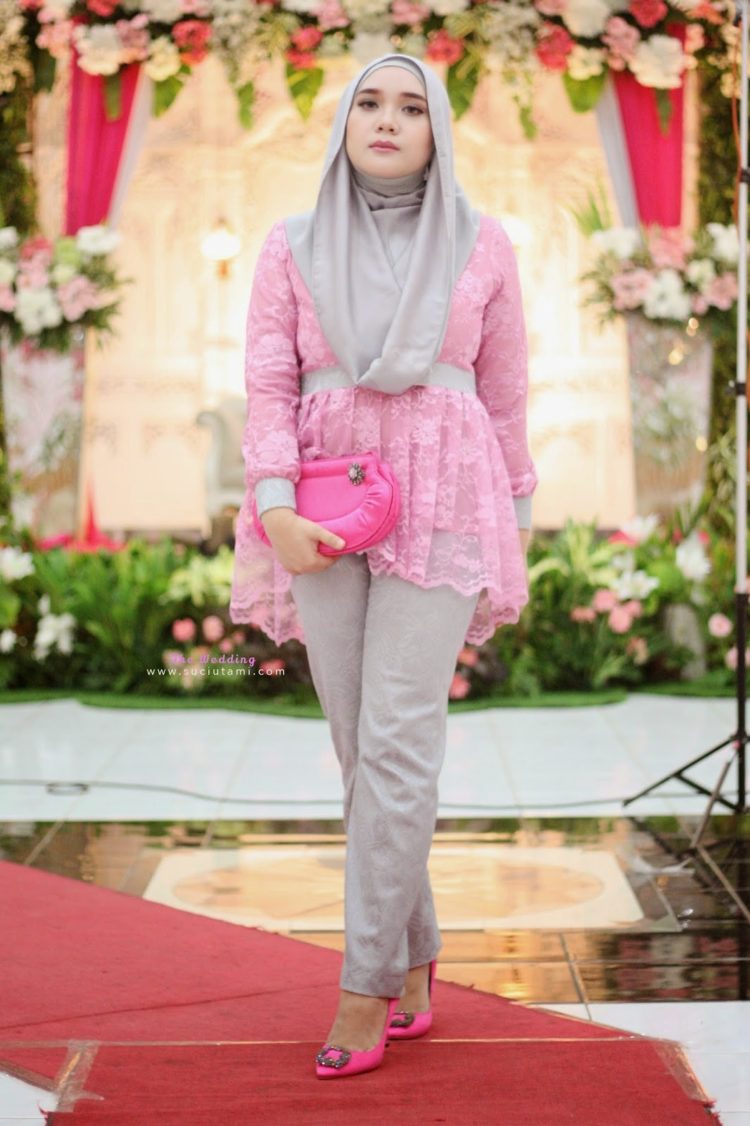 kebaya pink hijab