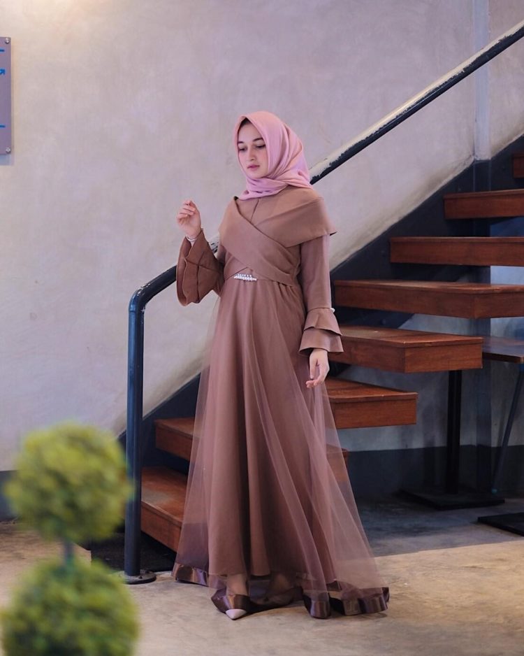 kebaya dengan jilbab syari