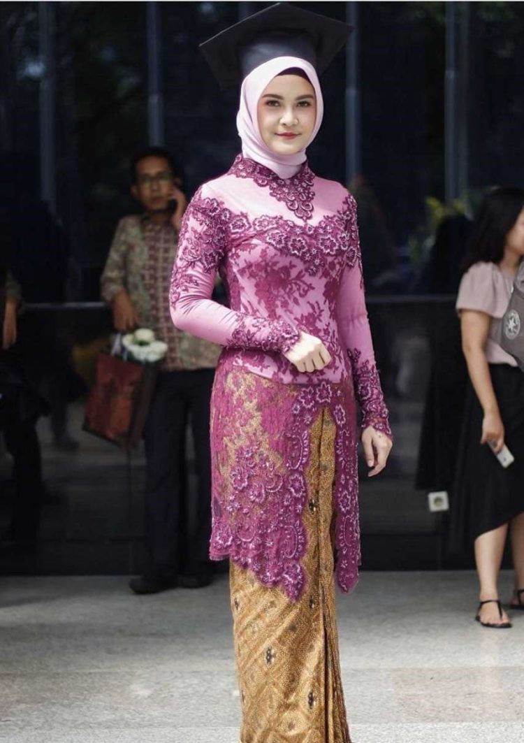 baju kebaya tradisional indonesia