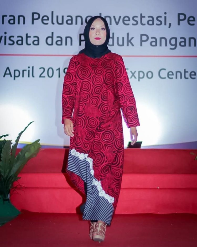 foto long dress batik
