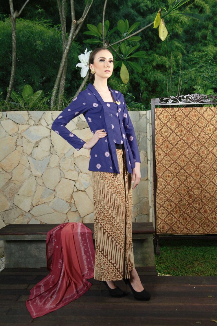 baju kebaya tradisional malaysia