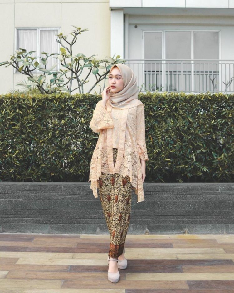 √ 30+ Model Kebaya Kutu Baru Hijab (MODERN & REMAJA)