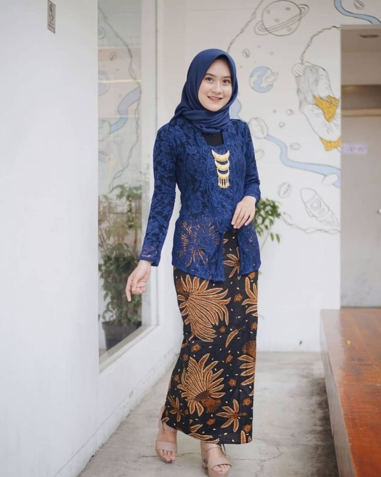 tutorial hijab paris untuk kebaya kutu baru