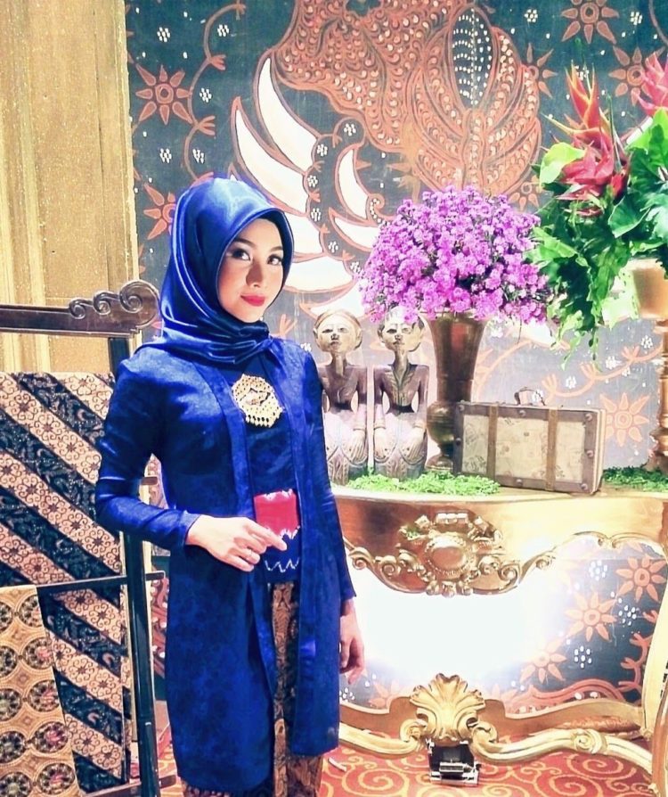 kebaya kutu baru hijab batik